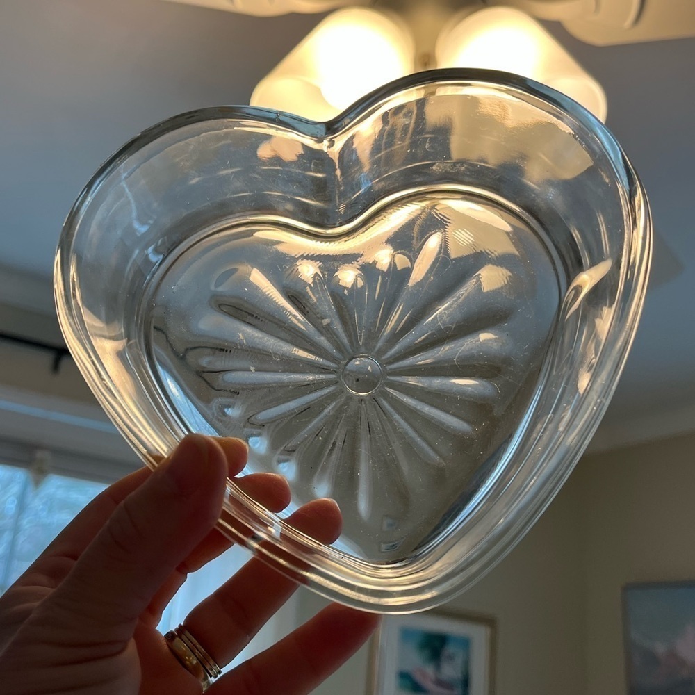 Vintage Libbey Heart Shaped Glass Dish - Picture 6 of 12